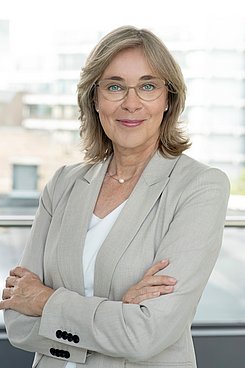 Frau M.A. Corinna Dönges